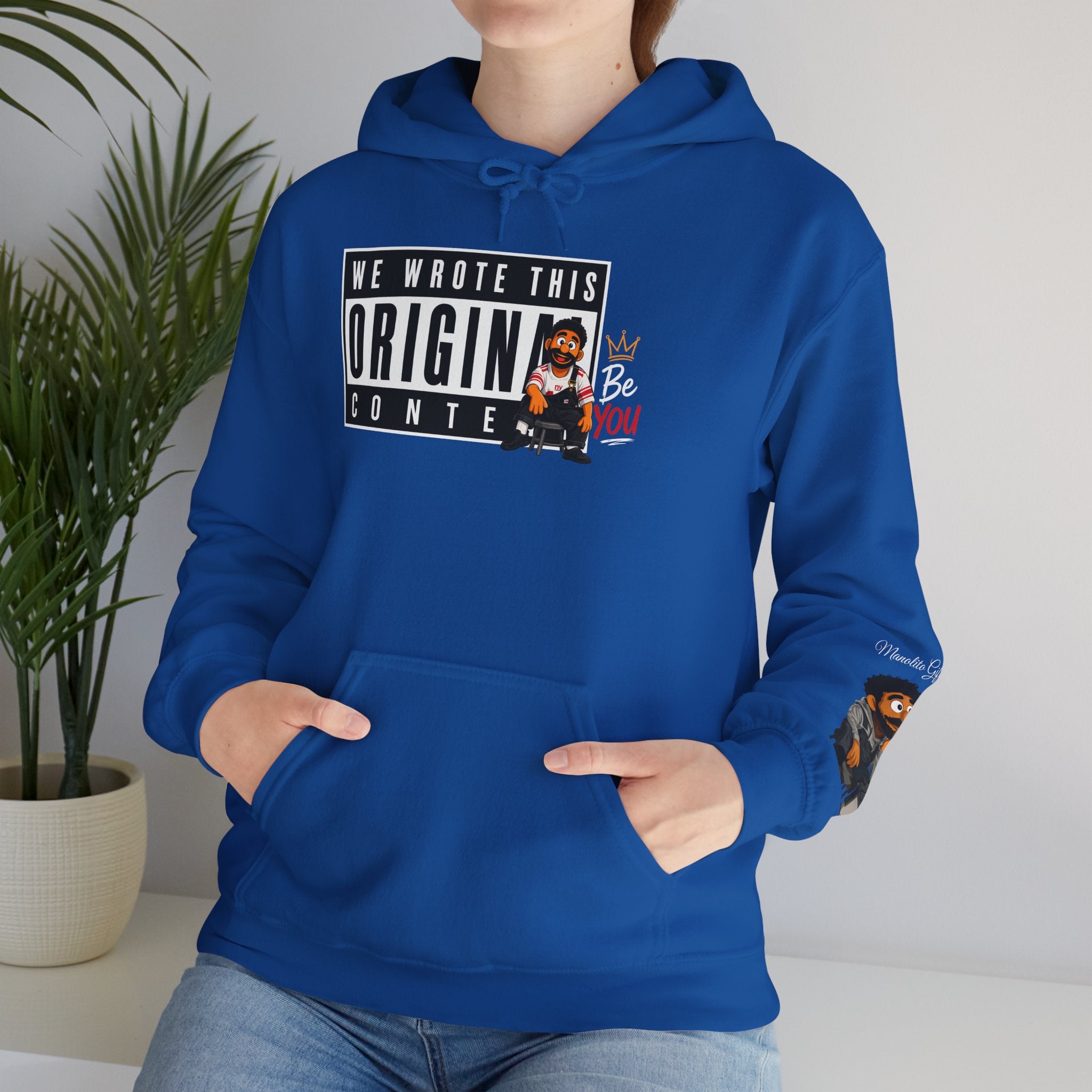 Manolito on the Sleeve - Unisex Heavy Blend™ Hooded Sweatshirt