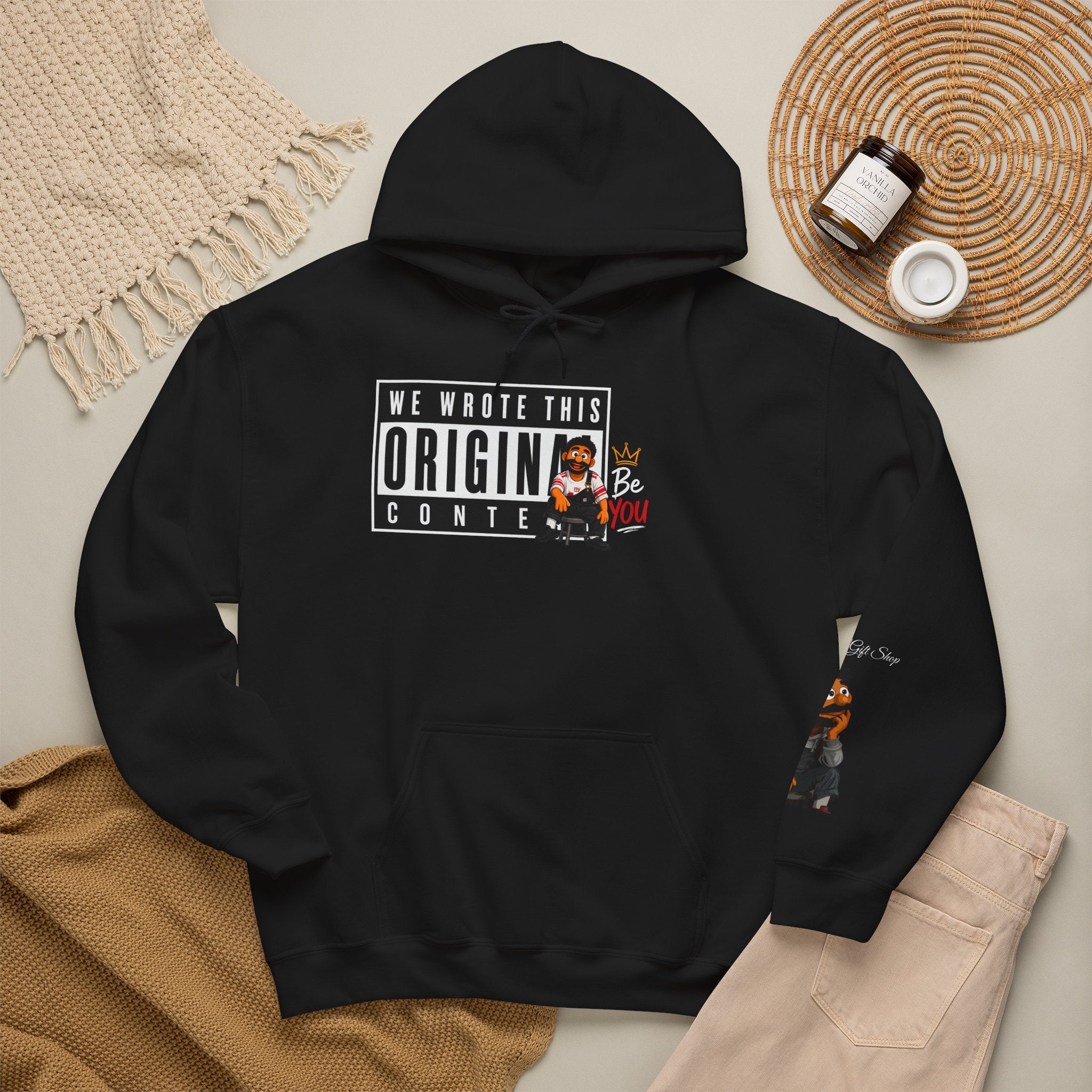 Manolito on the Sleeve - Unisex Heavy Blend™ Hooded Sweatshirt