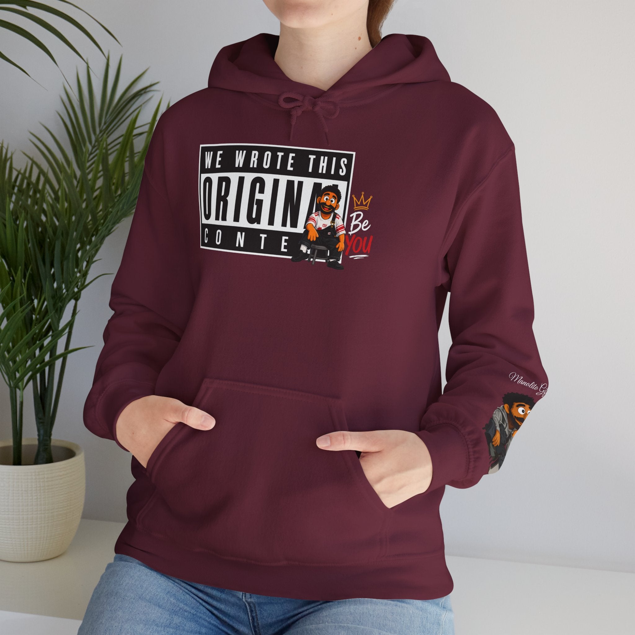 Manolito on the Sleeve - Unisex Heavy Blend™ Hooded Sweatshirt