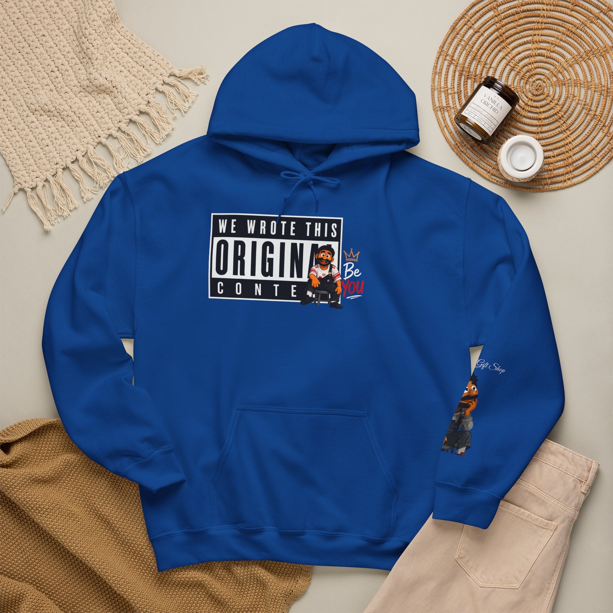 Manolito on the Sleeve - Unisex Heavy Blend™ Hooded Sweatshirt