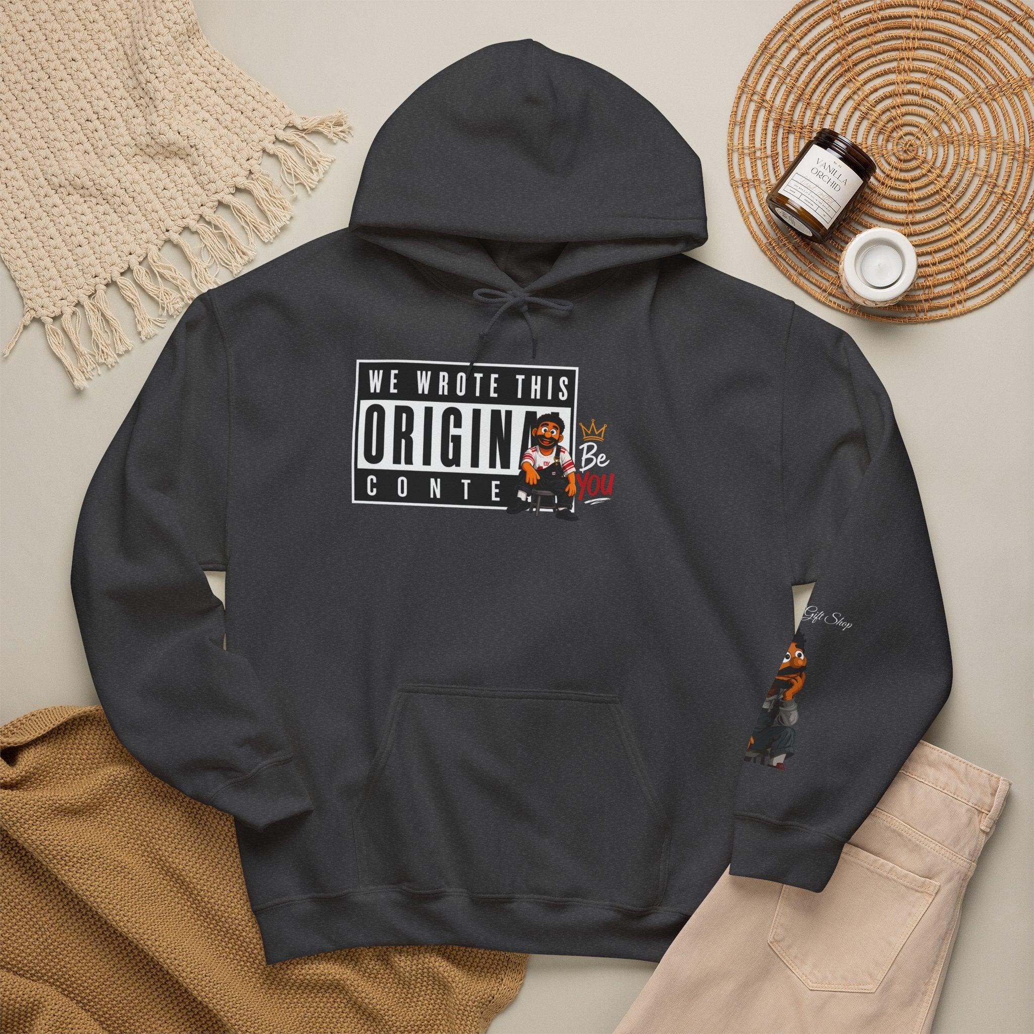 Manolito on the Sleeve - Unisex Heavy Blend™ Hooded Sweatshirt