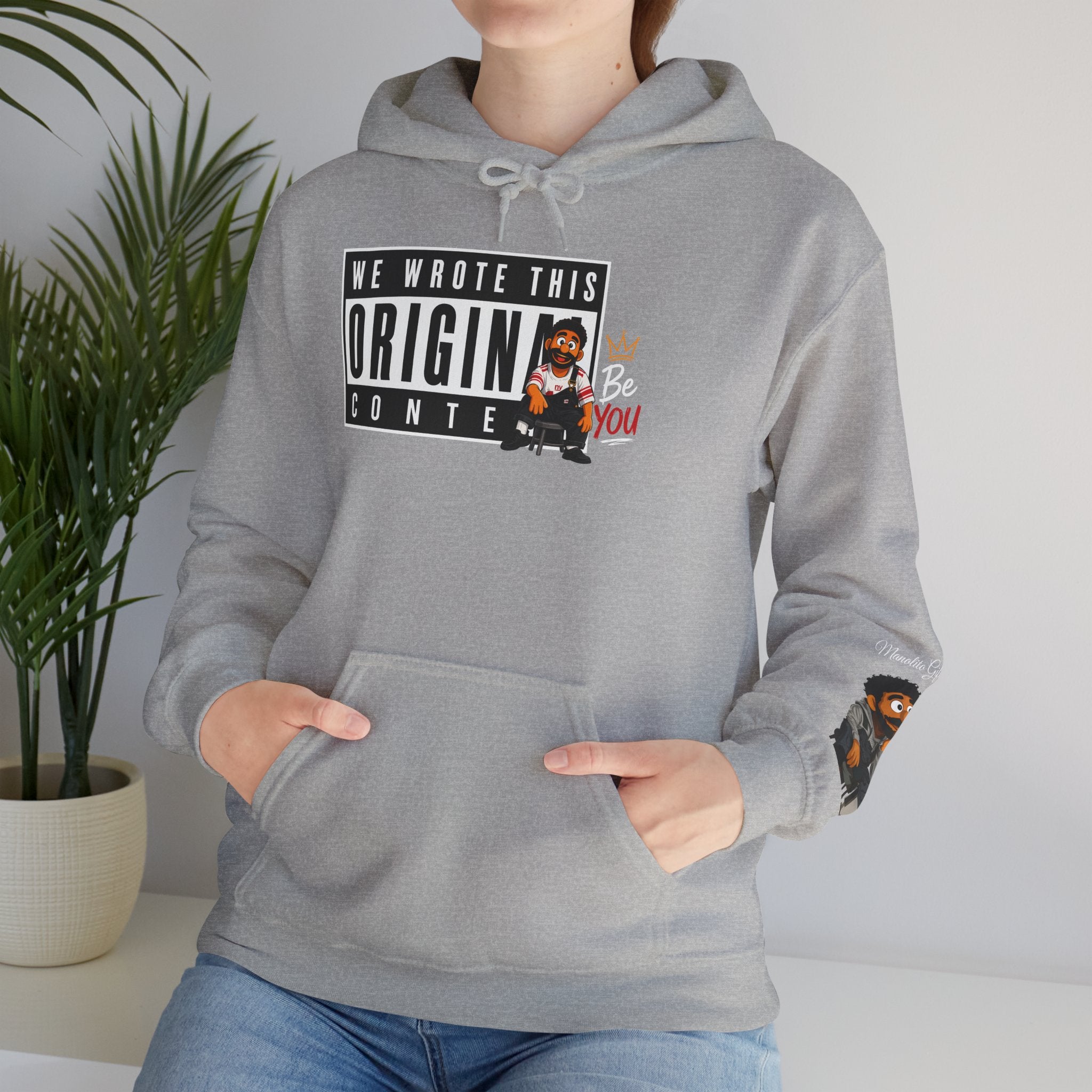 Manolito on the Sleeve - Unisex Heavy Blend™ Hooded Sweatshirt